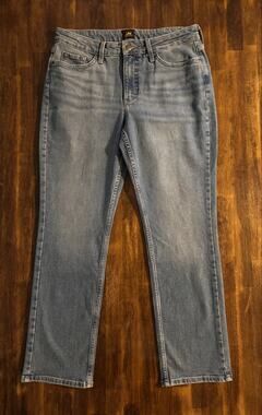 Lee Women’s 10 Short Jeans Petite Straight Mid Rise Stretch Denim Ankle